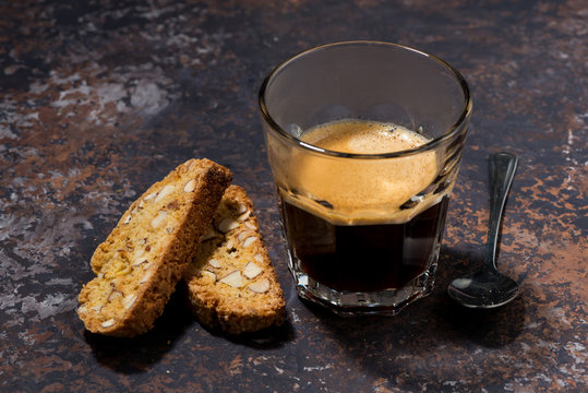 espresso and Italian cookies cantucci