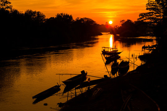 Golden sunrise on Don Det