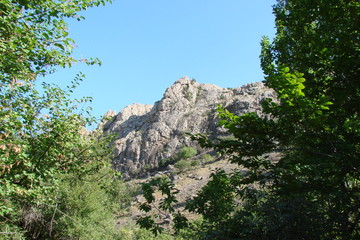 Fototapeta na wymiar landscape of the Crimean rocks against the background of the blue sky.