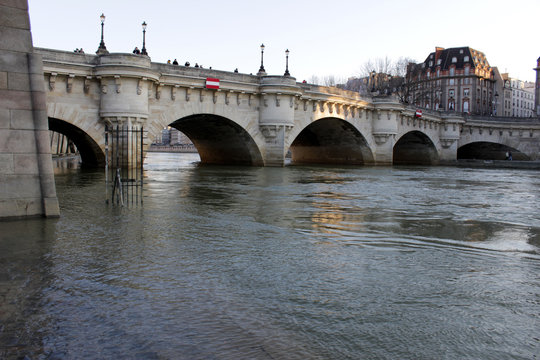 Paris - Ile de la Cit&eacute; - Pont Neuf