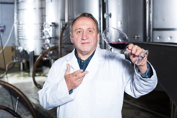 Wine maker controls quality of wine