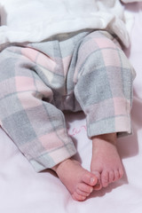 Piedini nudi di neonato