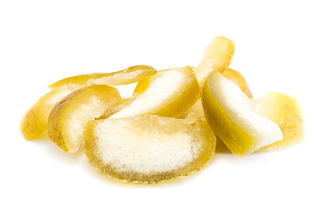 Pomelo getrocknet isoliert freigestellt auf weißen Hintergrund, Freisteller