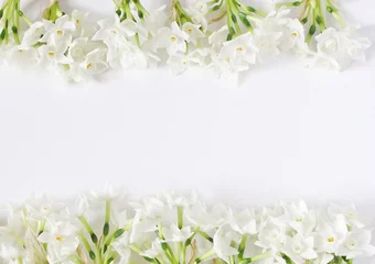 Foto op Plexiglas Narcis Spring styled stock photo. Easter concept. Feminine desktop scene. Frame of narcissus, daffodil flowers on white table background. Empty space. Flat lay, top view.