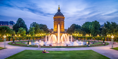 Mannheim Wasserturm Panorama am Abend, Baden-Württemberg, Deutschland