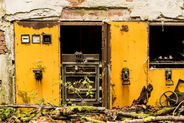 Anlegestation am Neckar mit Wald am Abend