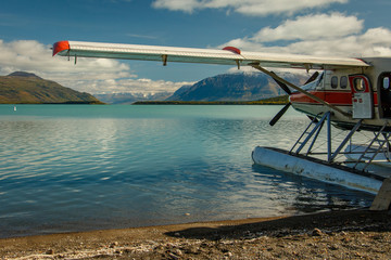 Obraz premium Hydroplane landed on Naknek Lake in Katmai NP, Alaska