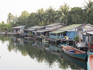Fototapeta na wymiar Floating houses in Cambodia