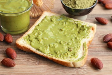 Green tea milk spread with almonds