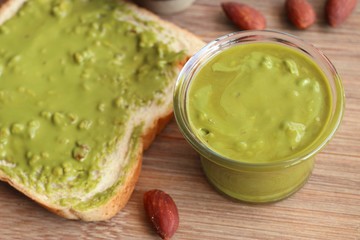 Green tea milk spread with almonds
