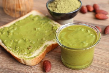 Green tea milk spread with almonds