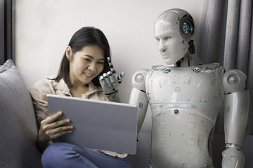 woman with robot advisor