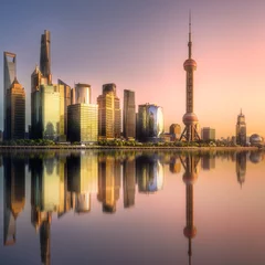 Fototapete Shanghai skyline with reflection of sun on water © boule1301