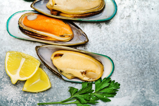 steamed sea mussels