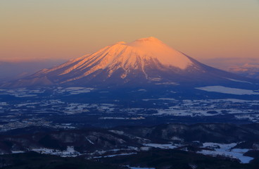 夜明けの岩手山