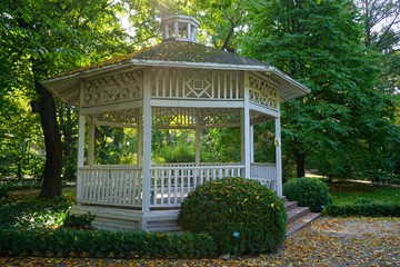 Gazebo, pergola in parks and gardens - relax and unwind
