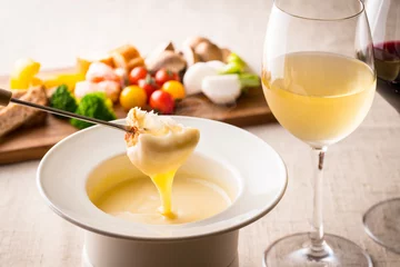 Rolgordijnen 白ワインとチーズフォンデュ © BRAD