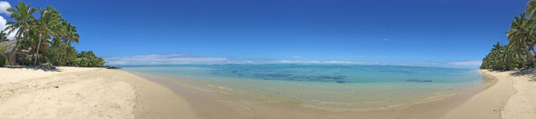 Fototapeta na wymiar Panoramic landscape view of Titikaveka Beach in Rarotonga Cook Islands