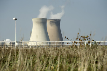 de kerncentrale van Doel bij Antwerpen