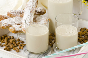 Tiger nut milk and fartons. Horchata de chufa.