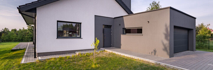 Cozy house with garage