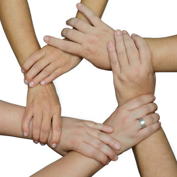 mani di donne unite in cerchio