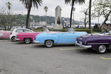 Amerikanische Oldtimerder 1950er Jahre, Cabrios  unterwegs in Kuba, Kuba