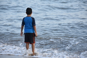 Fototapeta na wymiar boy on beach