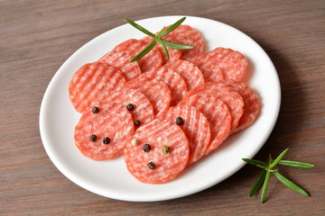 kiełbasa salami w plastrach