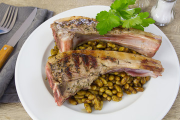 côtes d'agneau et flageolets