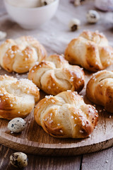 Kleine Brioche - Hefekränze zu Ostern 