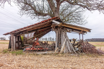 Verfallener Unterstand