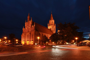 Fototapeta premium Neubrandenburg, Backsteingotik, Mecklenburg, Vorpommern, Urlaub, Sommer, Geschichte, Natur, Urban, Stadt, Mauer, Stadtmauer, Tore, Stadt der vier Tore, Gotic, Kirche, Architektur, Cathedrale, Religion