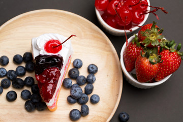 piece of cake and mix berry