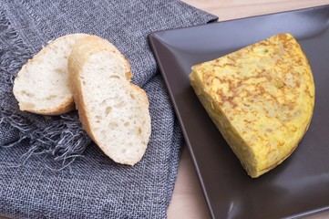  potato omelette triangle with bread