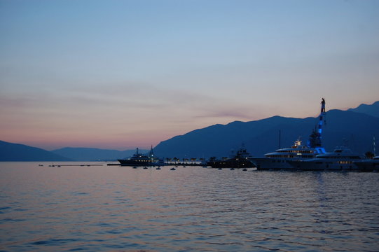 Fototapeta Yachts in the port of Montenegro in the evening light.