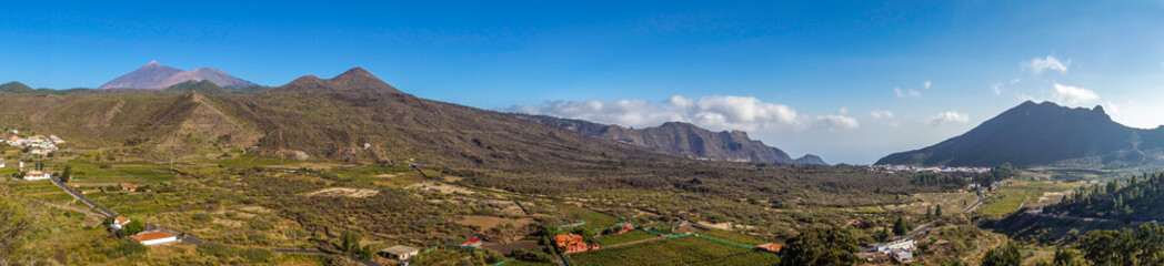 Fototapeta na wymiar Panorama-Aufnahme im Süden der Kanareninsel Teneriffa