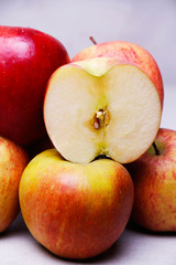 A picture of a bunch of ripe, delicious apples