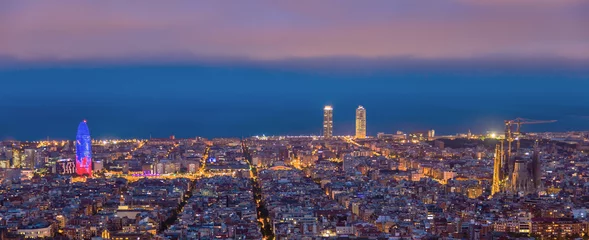 Schilderijen op glas zonsopgangen in barcelona landschap panoramisch © luis