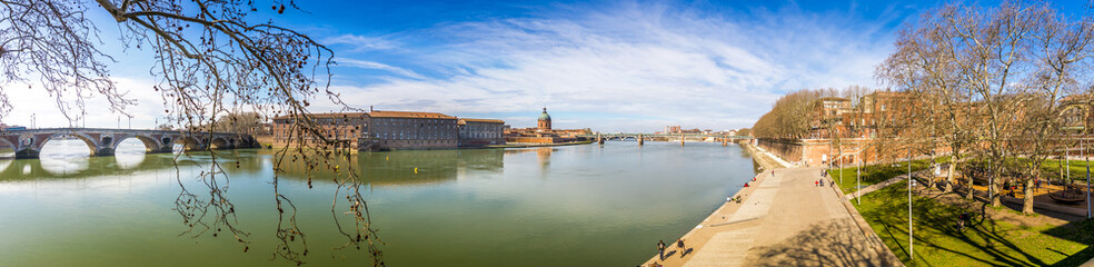 Panoramique de la Garonne à Toulouse, pont Neuf, Hôtel Dieu, pont Saint-Pierre et la Grave,...