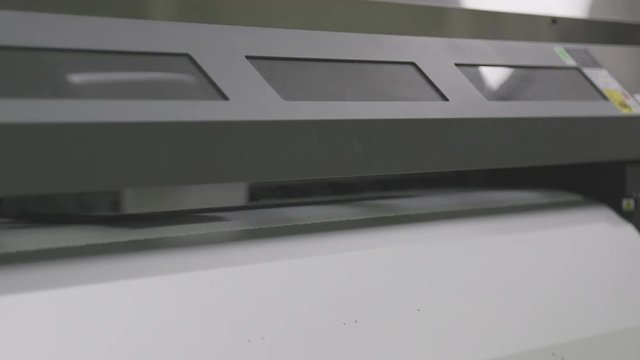 Large Format Printer - Printing on Wide Vinyl