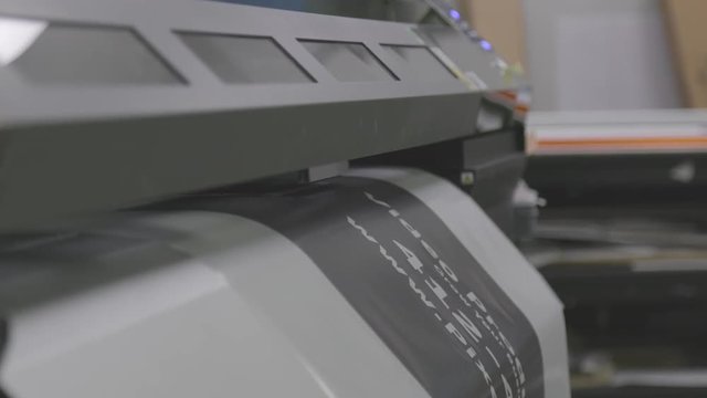 Large Format Printer - Printing on Wide Vinyl