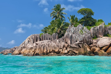 Fototapeta na wymiar Beautiful tropical St. Pierre Island with palms and granite rocks, Seychelles