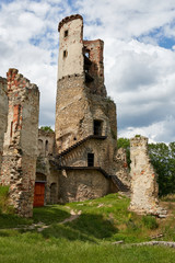 Fototapeta na wymiar ruins of renaissance castle Zviretice