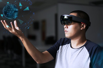 Playing Virtual Reality | Augmented reality with hololen