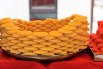 süsswaren auf einem Strassenmarkt in Kuala Lumpur in Malaysia