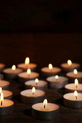 Obraz na płótnie Canvas White burning candles on dark background