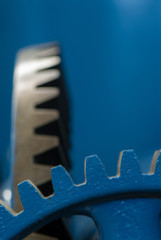 Getriebezahnräder in einem Wasserkraftwerk am Main