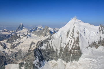 Matterhorn und Weisshorn, Luftaufnahme