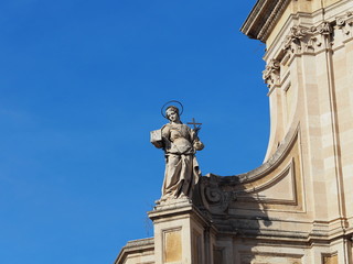 コッレジャータ聖堂の彫像　カターニア　シチリア　イタリア